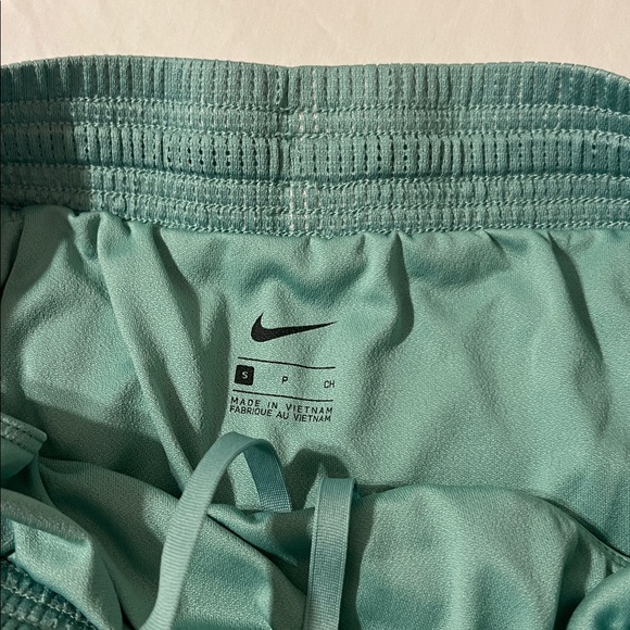 Nike shorts - Picture 2 of 10